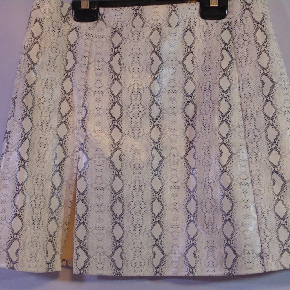 Polly white snakeskin faux leather mini skirt - size 6